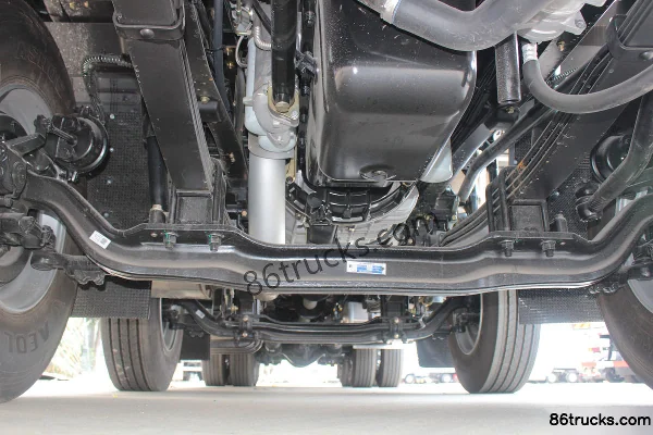 Dongfeng Commercial Vehicle Tianlong VL 420hp 8X4(12 wheels) 9.35m Livestock Transport Truck (Chengliwei Brand) Chassis (1) | 86Trucks