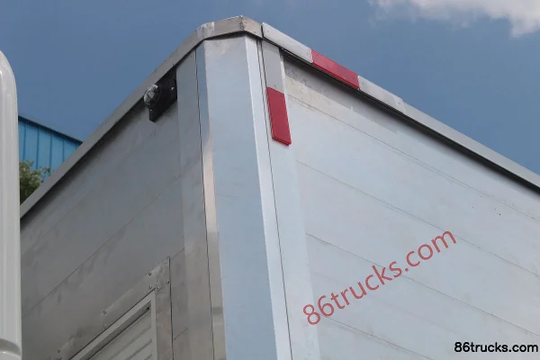 Dongfeng Commercial Vehicle Tianlong VL 420hp 8X4(12 wheels) 9.35m Livestock Transport Truck (Chengliwei Brand) Body (1) | 86Trucks