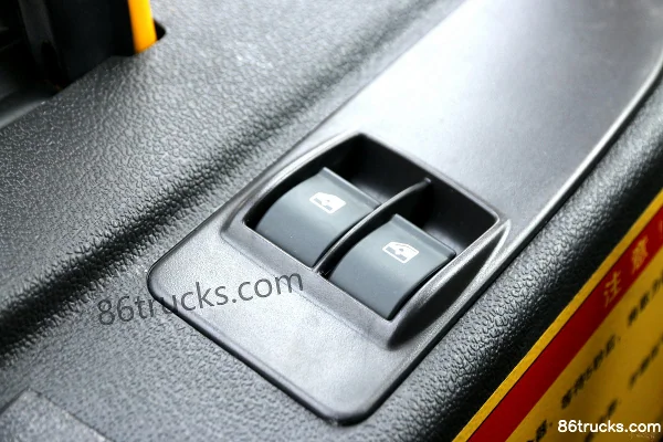 SAIC Hongyan New King Kong M500 Composite Edition 350 hp 8X4(12 wheels) 5.6m Dump Truck Cab (2) | 86Trucks