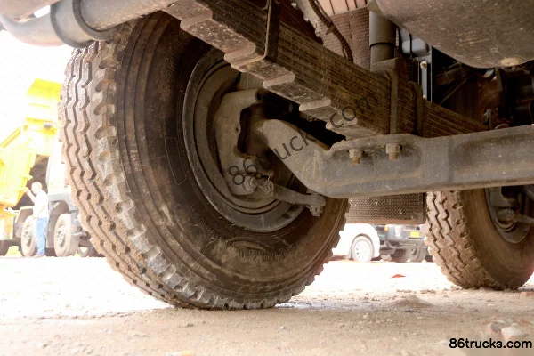 SAIC Hongyan New King Kong M500 Composite Edition 350 hp 8X4(12 wheels) 5.6m Dump Truck Chassis (2) | 86Trucks