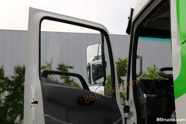 Union Truck UX380 Heavy Truck 380hp 8X4(12 wheels) LNG Dump Truck (China VI) Cab (2) | 86Trucks