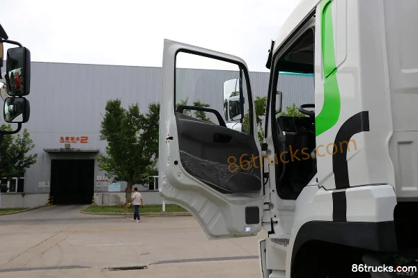 Union Truck UX380 Heavy Truck 380hp 8X4(12 wheels) LNG Dump Truck (China VI) Cab (1) | 86Trucks