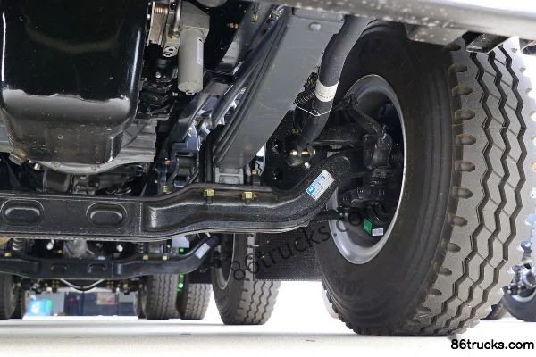 Union Truck UX380 Heavy Truck 380hp 8X4(12 wheels) LNG Dump Truck (China VI) Chassis (3) | 86Trucks