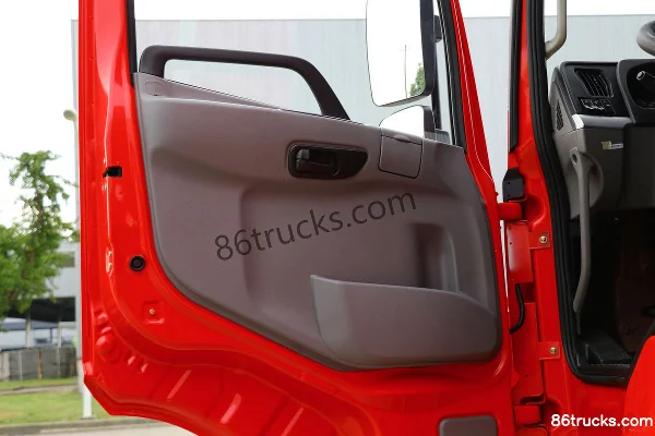 Union Truck UX440 heavy truck 440 hp 6X4(10 wheels) tractor truck Cab (3) | 86Trucks