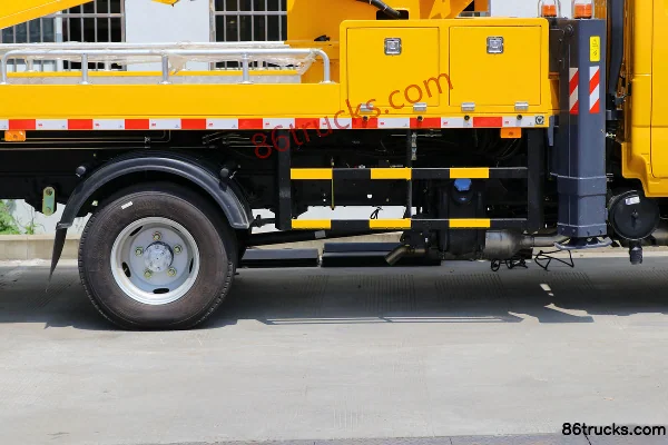Isuzu 600P 120 ch 4X2(6 roues) nacelle élévatrice à double cabine (marque XCMG) (1) | 86Trucks