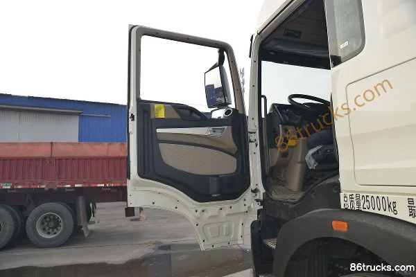 Sinotruk HOWO TX Heavy Truck 440 hp 6X4(10 wheels) Tractor Truck Cab (1) | 86Trucks