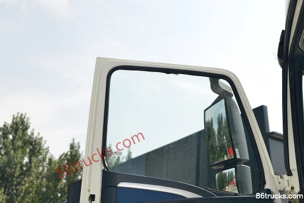 Sinotruk HOWO T7H Heavy Truck 430 hp 6X4(10 wheels) Dangerous Goods Tractor Truck Cab (2) | 86Trucks