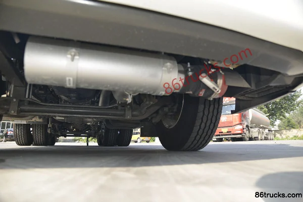 Sinotruk HOWO T7H Heavy Truck 430 hp 6X4(10 wheels) Dangerous Goods Tractor Truck Chassis (3) | 86Trucks