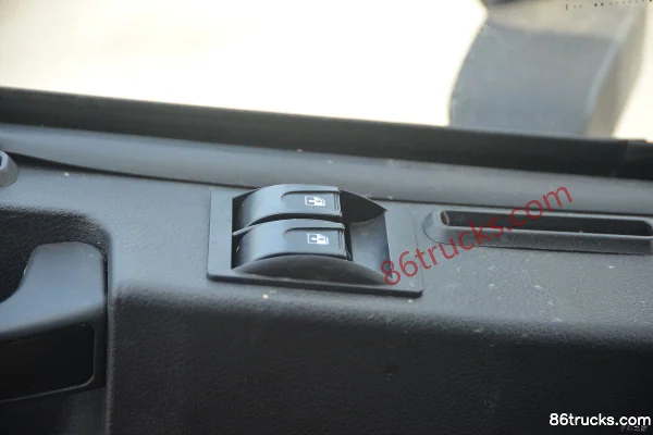 SANY Group Yinsong Edition 430 hp 8X4(12 wheels) 9.5m Stake Cargo Truck Cab (3) | 86Trucks