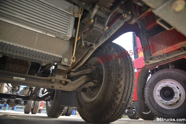 XCMG Hanfeng G5 240 hp 6X2(8 wheels) 9.6m Van Cargo Truck Chassis (3) | 86Trucks