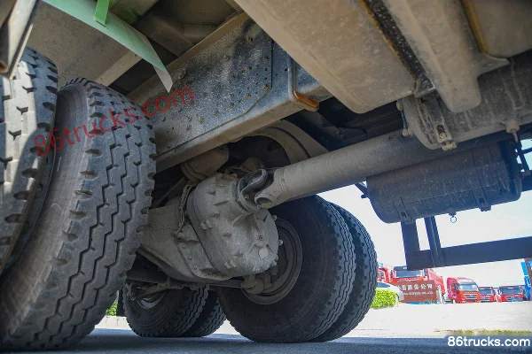 SAIC Hongyan New King Kong M500 390 ch 8X4(12 roues) 6.8 m Camion benne Cabine (1) | 86Trucks