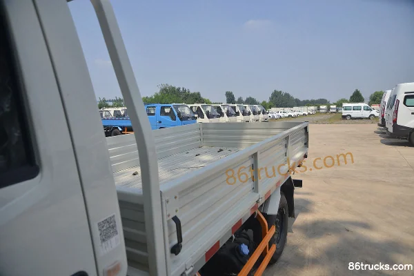 JMC Shunda Narrow Body Luxury Edition 116hp 4X2(6 wheels) 3.1m Single Row Flatbed Light Truck (1) | 86Trucks