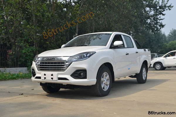 JMC New Baodian 2020 Model Comfort Edition 2.5T Diesel 140 hp 2WD Standard Wheelbase Double Row Pickup (China VI) Cab (3) | 86Trucks