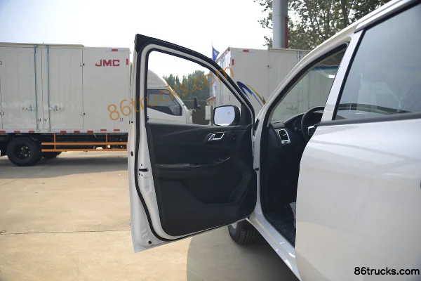 JMC New Baodian 2020 Model Comfort Edition 2.5T Diesel 140 hp 2WD Standard Wheelbase Double Row Pickup (China VI) Chassis (1) | 86Trucks