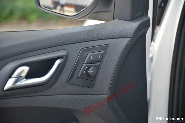 JMC New Baodian 2020 Edition Comfort Version 2.5T Diesel 140 hp 2WD Long Wheelbase Double Cab Pickup (China VI) (5-Speed) Chassis (3) | 86Tr