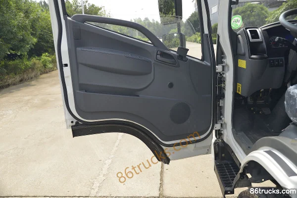 Kama Kaijie M3 130 hp 4X2(6 wheels) truck-mounted crane (China VI) Cab (3) | 86Trucks