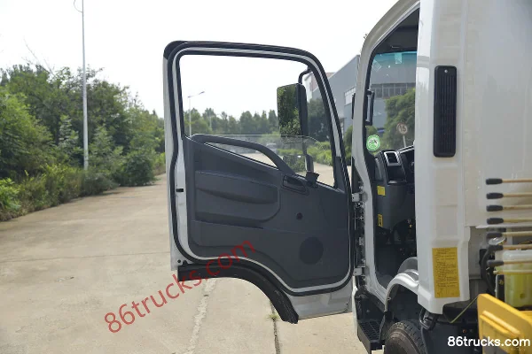 Kama Kaijie M3 130 hp 4X2(6 wheels) truck-mounted crane (China VI) Cab (1) | 86Trucks