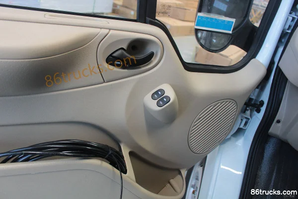 JMC New Transit V362 121 hp 4X2(6 wheels) ambulance (Chengliwei brand) Interior (2) | 86Trucks