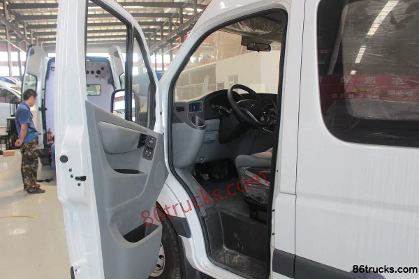 Foton Commercial Vehicle Tuyano Luxury 150hp 2.0T Diesel 4WD 9-Seat Multi-Purpose Passenger Vehicle Interior (1) | 86Trucks