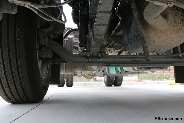 Sinotruk Sitrak G5 camion lourd édition Changxing 240 ch 4X2(6 roues) camion porteur à ridelles 6,8 m Châssis (1) | 86Trucks