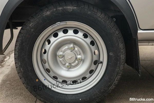 Jinbei T22 Version de base 85 ch 4X2(6 roues) 1.2L Essence 2,08 m double rangée plateau micro camion (China VI) Châssis (2) | 86Trucks