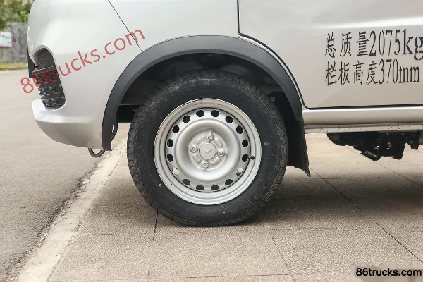 Jinbei T22 Version de base 85 ch 4X2(6 roues) 1.2L Essence 2,08 m double rangée plateau micro camion (China VI) Châssis (1) | 86Trucks