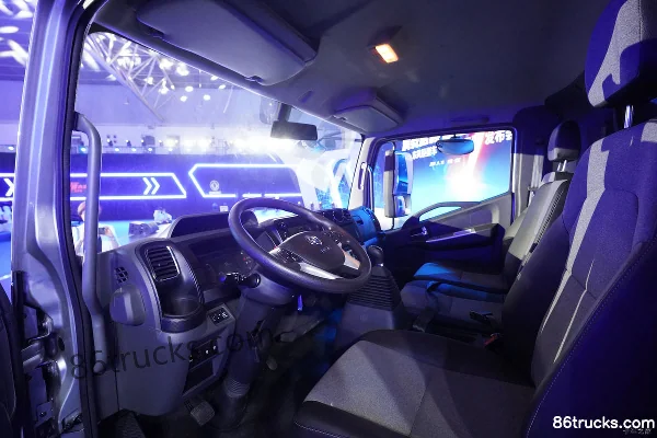 Dongfeng Captain Nebula K6-L 160hp 4X2(6 wheels) Single Row Box Light Truck (China VI) Cab (3) | 86Trucks