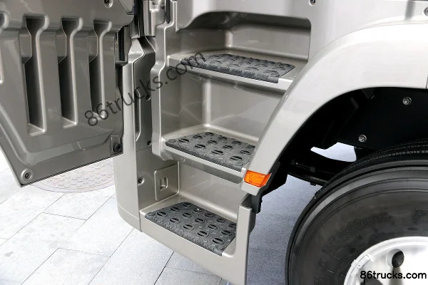 Hyundai Commercial Vehicle Chuanghu XCIENT Heavy Truck 520 hp 6X4(10 wheels) Automatic Tractor Truck (ZF AMT Tiptronic) Cab (2) | 86Trucks