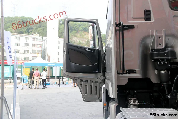 Hyundai Commercial Vehicle Chuanghu XCIENT Heavy Truck 520 hp 6X4(10 wheels) Automatic Tractor Truck (ZF AMT Tiptronic) Cab (1) | 86Trucks