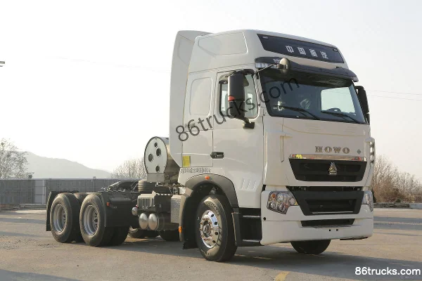 Sinotruk HOWO T7H heavy truck 440 hp 6X4(10 wheels) LNG tractor truck (13T rear axle) (China VI) Exterior