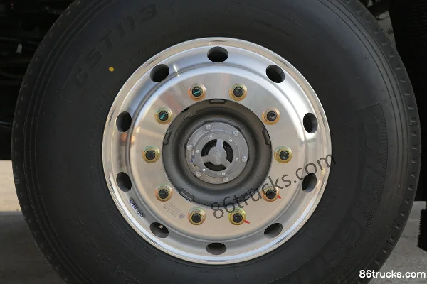Sinotruk HOWO T7H poids lourd 440 ch 6X4(10 roues) LNG tracteur routier (pont arrière 13T) (China VI) Châssis (2) | 86Trucks