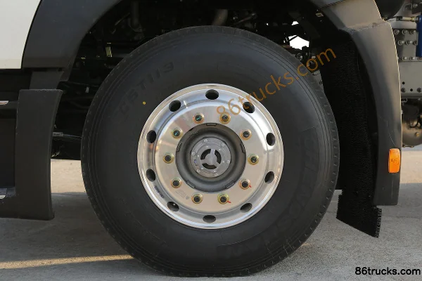 Sinotruk HOWO T7H poids lourd 440 ch 6X4(10 roues) LNG tracteur routier (pont arrière 13T) (China VI) Châssis (1) | 86Trucks