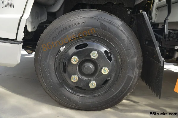 JMC New Shunda Narrow Body 116hp 4X2(6 wheels) 3.82m Semi-Cab Flatbed Light Truck (China VI) Chassis (1) | 86Trucks