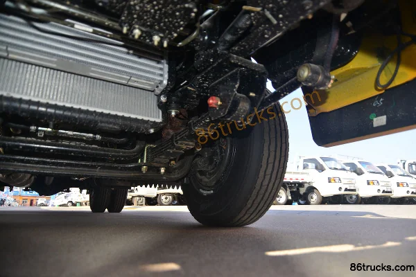 JMC New Shunda Narrow Body Luxury Edition 116 hp 4X2(6 wheels) 2.755m Double Row Flatbed Light Truck (China VI) Chassis (3) | 86Trucks