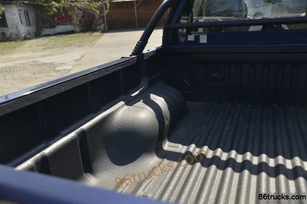 Qingling Isuzu Daka TAGA Luxury Edition 3T diesel 142hp 2WD double-row pickup truck Body (4) | 86Trucks