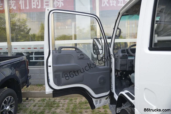 Qingling Isuzu 100P 120hp 4X2(6 wheels) 2.56m Double Row Flatbed Light Truck (Ratio 5.34) Cab (1) | 86Trucks