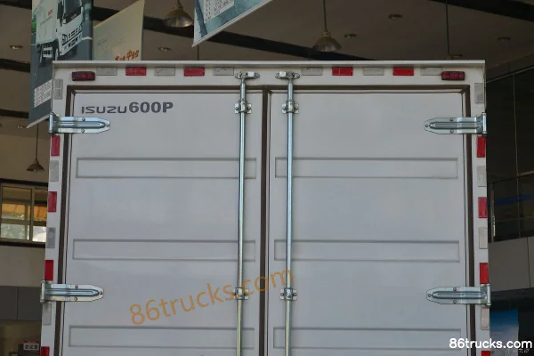 Qingling Isuzu KV600 120 hp 4X2(6 wheels) 4.13 m Single Row Box Light Truck Body (3) | 86Trucks