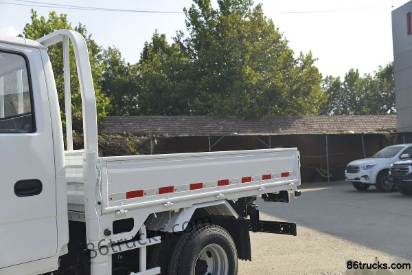 Qingling Isuzu 100P 120hp 4X2(6 wheels) 2.56m Double Row Flatbed Light Truck (Ratio 5.34) Body (1) | 86Trucks