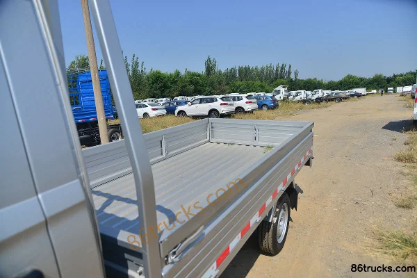 Jinbei Xinyuan T20S 1.5L 102 hp 4X2(6 wheels) Gasoline 3.05m Single Row Flatbed Mini Truck (China VI) Body (1) | 86Trucks