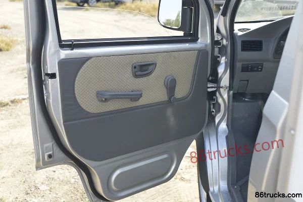 Jinbei T20 85 hp 4X2(6 wheels) 1.2L Gasoline 2.61m Single Row Box Mini Truck (China VI) Cab (2) | 86Trucks