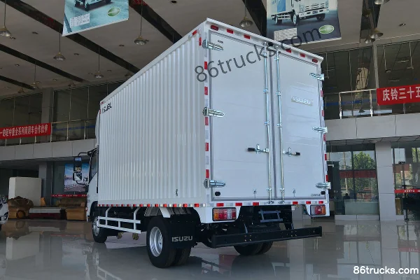 Qingling Isuzu M600 132 hp 4X2(6 wheels) 4.13m Single Row Van Light Truck (China VI) Body (2) | 86Trucks