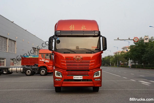 FAW Jiefang Qingdao JH6⁺ Heavy Truck Living Cabin Edition 550 hp 6X4(10 wheels) AMT Automatic Tractor Truck Exterior (2) | 86Trucks