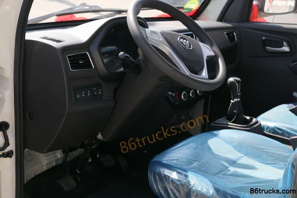 Foton Xiangling M1 Comfort 1.6L 122 hp 4X2(6 wheels) Gasoline 3.05 m semi-row box van micro truck (China VI) Cab (3) | 86Trucks