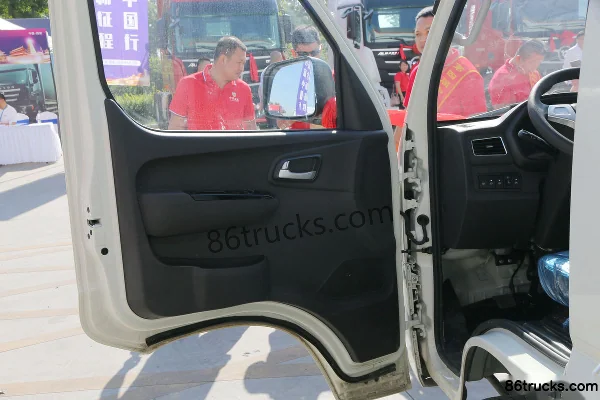 Foton Xiangling M1 Comfort 1.6L 122 hp 4X2(6 wheels) Gasoline 3.05 m semi-row box van micro truck (China VI) Cab (1) | 86Trucks