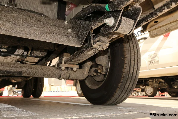 Foton Xiangling M1 Comfort 1.6L 122 hp 4X2(6 wheels) Gasoline 3.05 m semi-row box van micro truck (China VI) Chassis (3) | 86Trucks