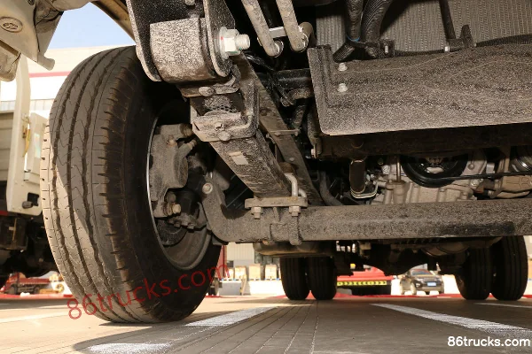 Foton Xiangling M1 Comfort 1.6L 122 hp 4X2(6 wheels) Gasoline 3.05 m semi-row box van micro truck (China VI) Chassis (2) | 86Trucks