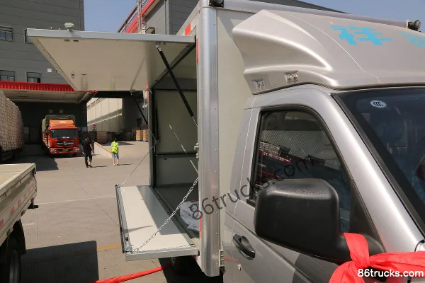 Foton Xiang Ling V1, 1,3 L, 87 ch, 4X2(6 roues) , essence, 3,05 m micro camion fourgon à ouverture latérale cabine simple (roue arrière simp