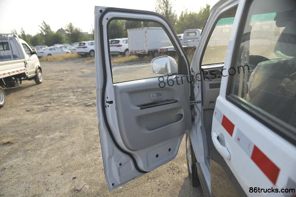 Jinbei New Haishi X30L 102hp 1.5L Double-row Enclosed Cargo Truck (China VI) Cab (1) | 86Trucks