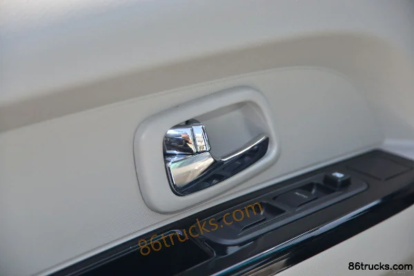 Jinbei New Hiace S 2023 Luxury Cargo 116hp 1.6L 2-seat panel van Cab (2) | 86Trucks