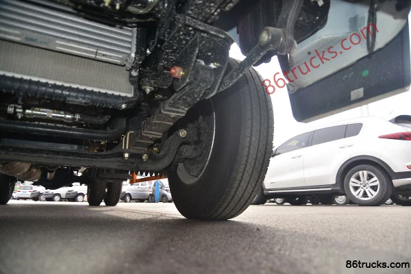 JMC New Shunda 116hp 4X2(6 wheels) 4.13m refrigerated truck Chassis (3) | 86Trucks